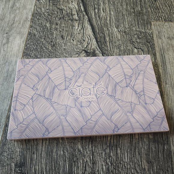 CIATE LONDON, "The Editor Palette-New England", 18 Pc Eyeshadow Shimmer Matte - Picture 2 of 3